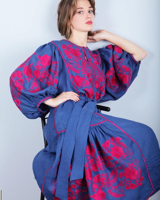 Blue kaftan with embroidered flowers